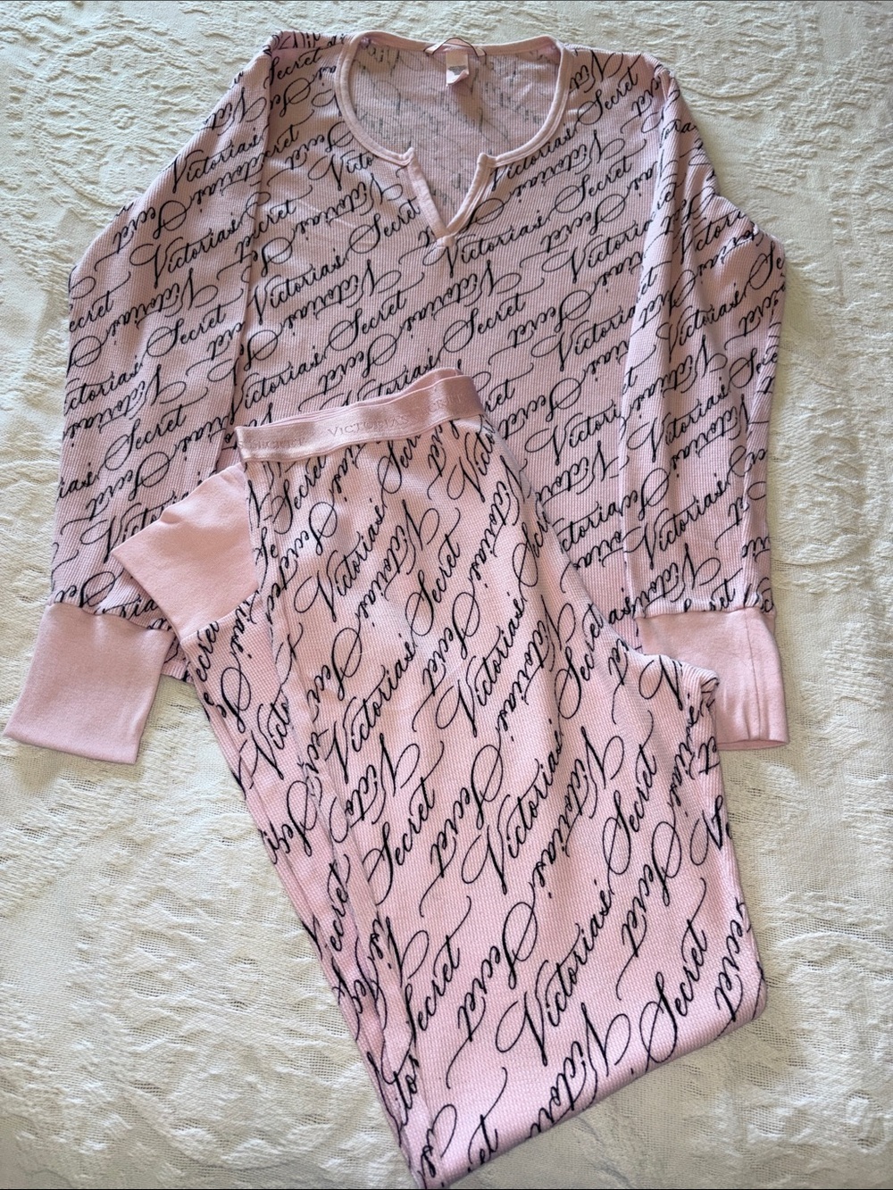Victoria's Secret Women’s Pink Script Long Sleeve Pajama Set EUC L